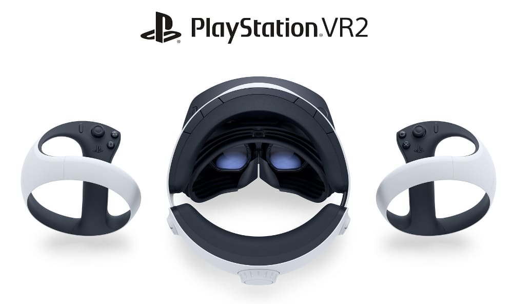 Parte interna do headset PlayStation VR2 acompanhado pelos controles PS VR2 Sense