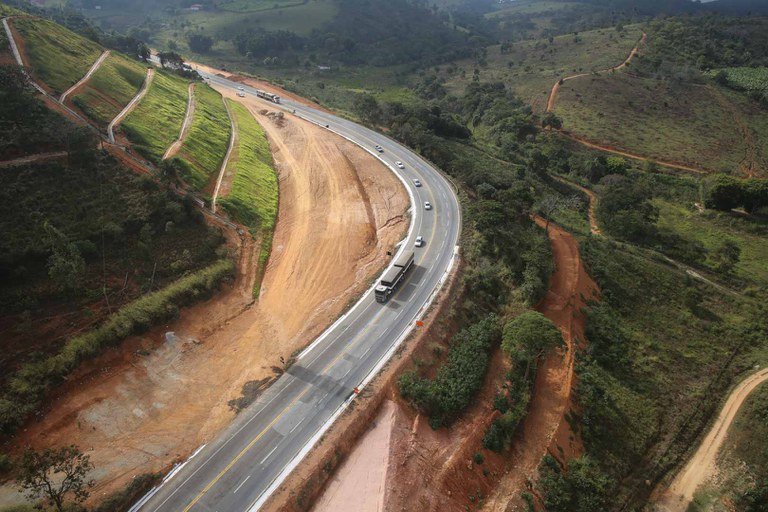 Após leilão sem propostas, ANTT muda concessão da BR-381 em MG e reduz obrigações