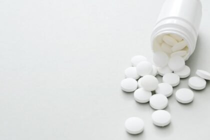 Omeprazol: para que serve, como tomar e os efeitos colaterais