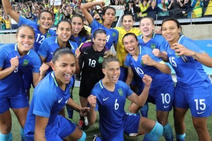 Jogadoras da seleção comemoram durante a Olimpíada do Rio, em  2016 — Foto: Ricardo Stuckert/ CBF