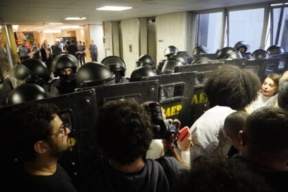 OAB manifesta preocupação com repressão policial a protestos de estudantes em SP | Política