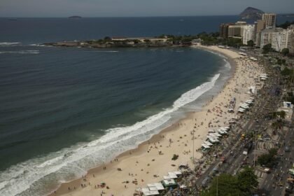 Praia de Copacabana, no Rio — Foto: Ana Branco/Agência O Globo