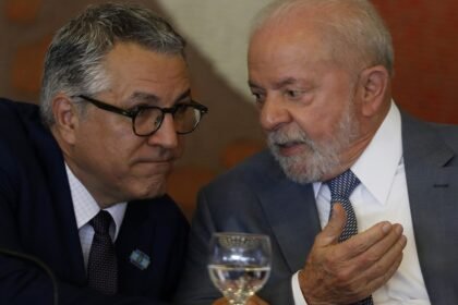 Após derrotas no Congresso, Lula reúne Padilha e líderes do governo no Planalto, nesta segunda-feira | Política