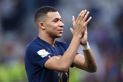 O jogador de futebol Kylian Mbappé no jogo da Copa do Mundo de 2022 que garantiu a ida da seleção da França para as quartas de final  — Foto: Divulgação/Fifa