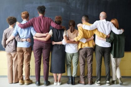 Desinformação e desigualdade são desafios para educadores e formadores de opinião, dizem especialistas | Brasil