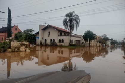 Ruas alagadas em São Sebastião do Caí (RS), após fortes chuvas que caíram no Rio Grande do Sul — Foto: Madalí Lima Schütz / Prefeitura de São Sebastião do Caí