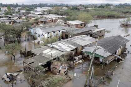 Locais alagados pela enchente no município de Eldorado do Sul, no Rio Grande do Sul — Foto: Bruno Peres/Agência Brasil