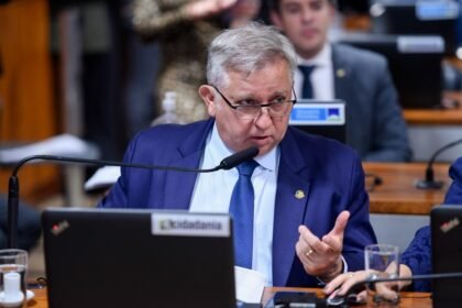 Senador Izalci Lucas (PL-DF) vai coordenar grupo de trabalho no Senado para debater regulamentação da reforma tributária — Foto: Edilson Rodrigues/Agência Senado