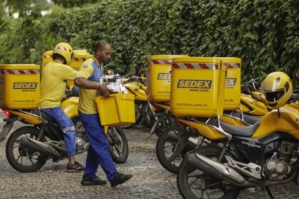 Funcionários dos Correios, carteiro — Foto: Joédson Alves/Agência Brasil