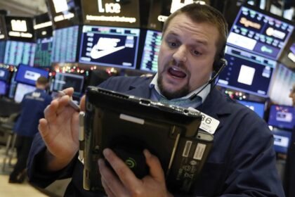 Operador da Bolsa de Nova York (Nyse) — Foto: Richard Drew/AP