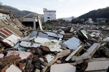 Têm direito ao subsídio do governo moradores do RS que perderam ou tiveram suas habitações comprometidas em decorrência das enchentes — Foto: Bruno Peres/Agência Brasil