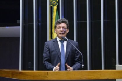 Deputado Reginaldo Lopes (PT-MG) disse que  inclusão das carnes na alíquota zerada deve ter um impacto de 0,57 ponto porcentual na alíquota padrão, atualmente em 26,5% — Foto: Wesley Amaral/Câmara dos Deputados