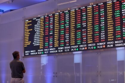 Ibovespa encerra em queda firme em meio a ruído fiscal | Finanças