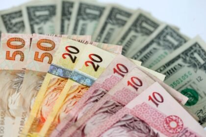 Real se recupera e dólar anota queda na sessão e no acumulado da semana | Finanças