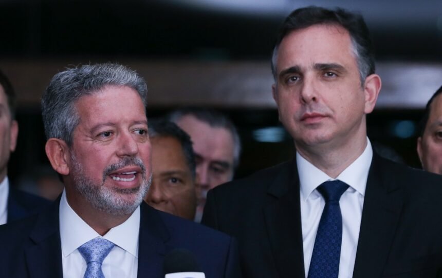 Presidente da Câmara dos Deputados, Arthur Lira, e o presidente do Senado Federal, Rodrigo Pacheco — Foto: Lula Marques/Agência Brasil