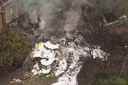 Avião com 62 pessoas a bordo cai em Vinhedo, São Paulo  — Foto: TV Globo