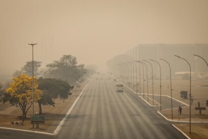 Névoa era vista tanto no Plano Piloto, região central onde fica a Esplanada dos Ministérios, quanto nas regiões administrativas vizinhas — Foto: Marcelo Camargo/Agência Brasil