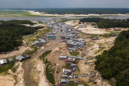 Seca em rios da Bacia do Amazonas, maior bacia hidrográfica do mundo — Foto: Rafa Naddermeyer/Agência Brasil