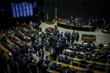 Câmara aprova texto-base de projeto que estabelece compensação à desoneração da folha | Política