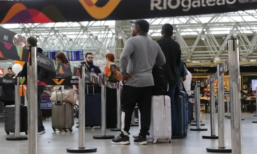 Área de check in do Aeroporto Internacional do Galeão, no Rio de Janeiro — Foto: Fernando Frazão/Agência Brasil