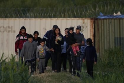 Rejeição à imigração reforça o extremismo na Europa e ainda pode eleger Trump nos EUA | Humberto Saccomandi