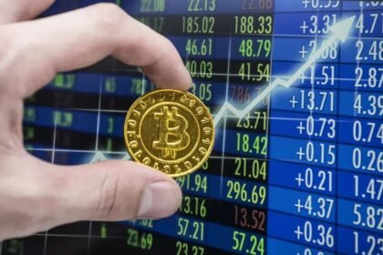 Bitcoin sobe mais de 2% com fluxo para ETFs e avanço de Trump no Polymarket | Criptomoedas