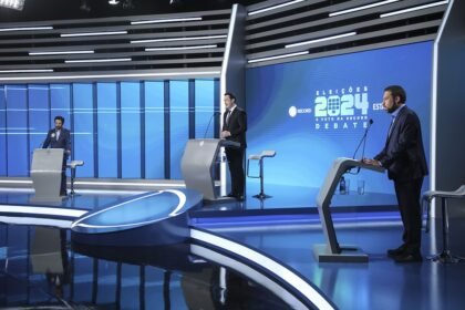 Boulos faz acenos a eleitores de Marçal e Nunes ressalta experiência em debate da Record | Eleições 2024