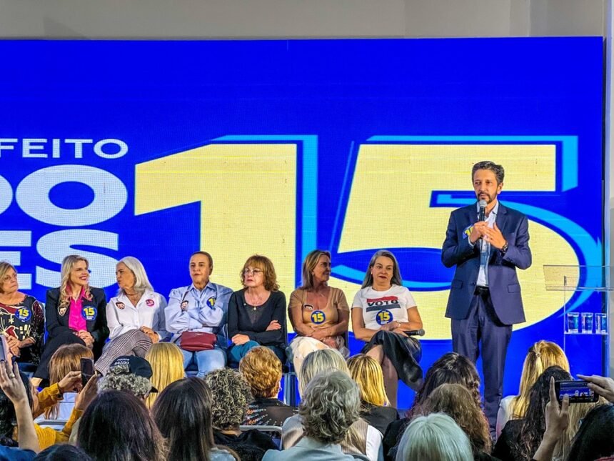 Prefeito Ricardo Nunes, candidato à reeleição, em ato de campanha com eleitorado feminino, em São Paulo — Foto: Divulgação/MDB