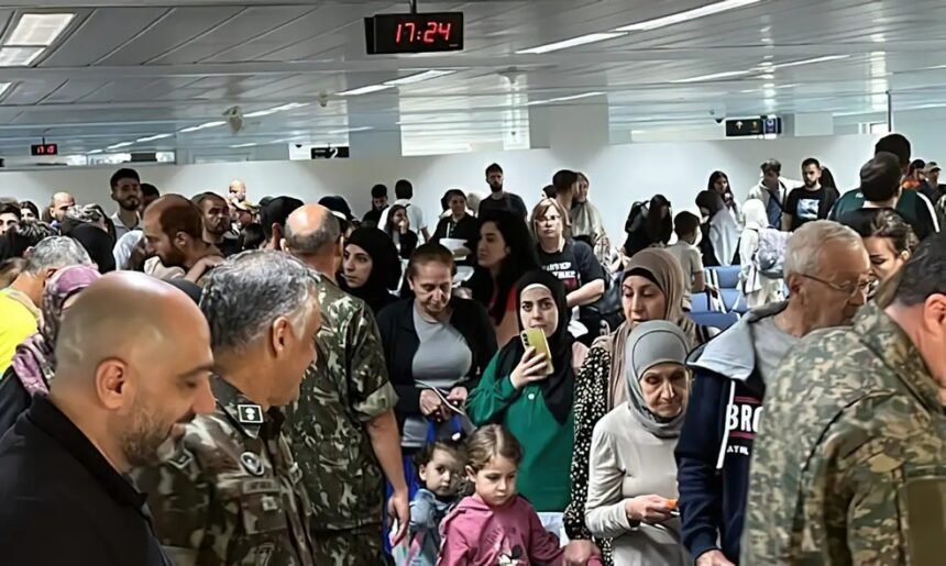 Em Beirute, brasileiros aguardam o embarque em voo de repatriação da Força Aérea Brasileira (FAB) do Líbano ao Brasil — Foto: Divulgação/FAB