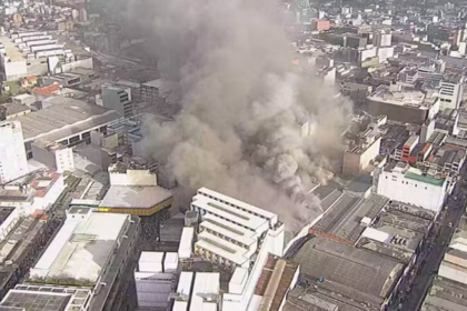 O incêndio destruiu, na quarta (30), o Shopping 25 Brás e levou mais de seis horas para ser controlado — Foto: Reprodução/TV Globo