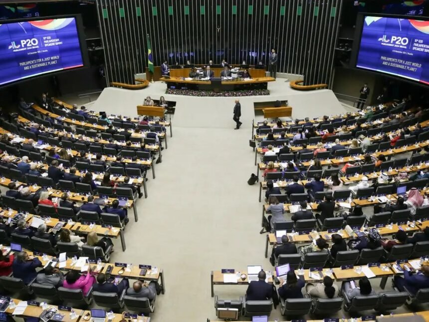 Abertura oficial da 10ª Cúpula de Presidentes dos Parlamentos do G20 (P20), sediada pela Câmara dos Deputados e pelo Senado Federal no Plenário Ulysses Guimarães — Foto: Lula Marques/Agência Brasil