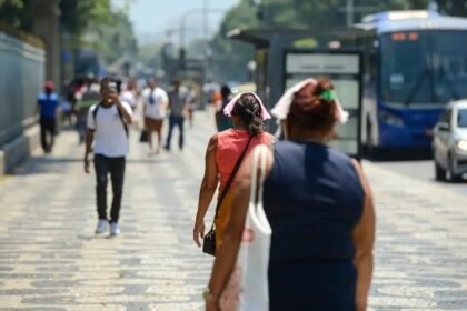 Rio de Janeiro (RJ) tem calor recorde em nesta quinta-feira (28) com os termômetros marcando 43,2 °C — Foto: Tomaz Silva/Agência Brasil