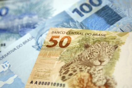 dinheiro cédulas notas real reais — Foto: Adriano Machado/Bloomberg