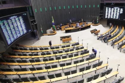 Sessão da Câmara dos Deputados para análise do parecer sobre a regulamentação da reforma tributária — Foto: Bruno Spada/Câmara dos Deputados