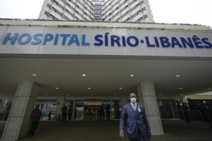 Entrada do hospital Sirio-Libanés, em São Paulo, onde Lula está internado — Foto: Andre Penner/AP