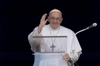 Papa Francisco pede alívio de dívidas para países pobres durante a Missa do Galo | Mundo