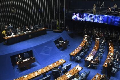 Senado aprova texto-base da PEC do pacote de gastos por 53 votos a 21 | Política