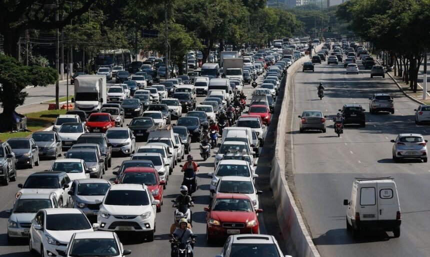 Trânsito na cidade de São Paulo — Foto: Fernando Frazão/Agência Brasil