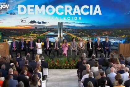 Presidente Lula participa de cerimônia em defesa da democracia, em Brasília — Foto: Reprodução/ YouTube