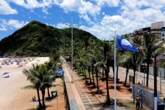 Praia do Tombo, no Guarujá, litoral de São Paulo — Foto: Divulgação/Prefeitura de Garujá