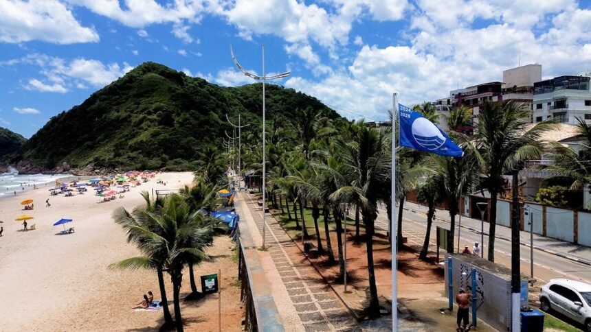 Praia do Tombo, no Guarujá, litoral de São Paulo — Foto: Divulgação/Prefeitura de Garujá