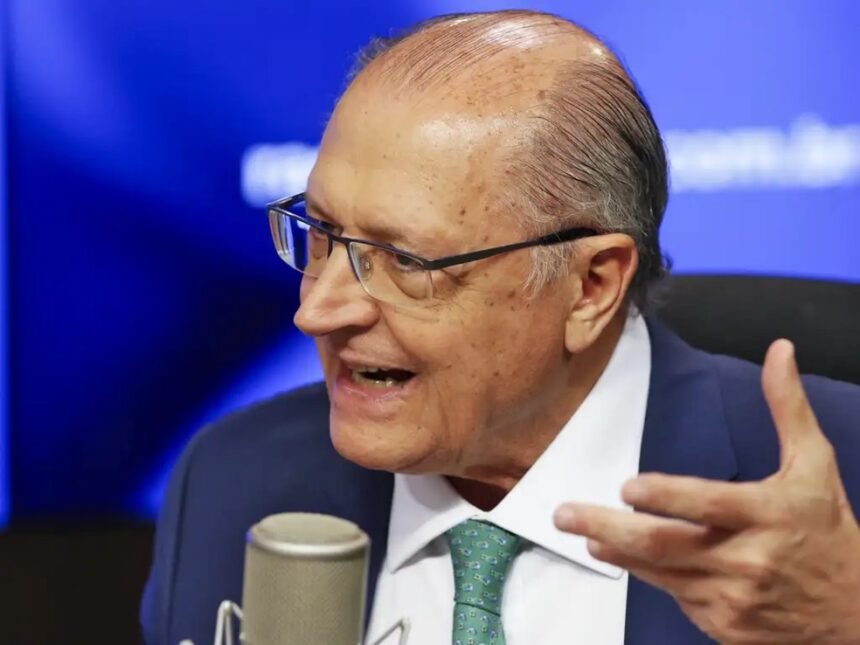 O vice-presidente da República, Geraldo Alckmin, classificou como “lamentável” a confirmação da posse de Nicolás Maduro para seu terceiro mandato consecutivo na presidência da Venezuela — Foto: Bruno Peres/Agência Brasil