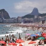 Praia de Copacabana no último dia de 2024 — Foto: Tânia Rêgo/Agência Brasil