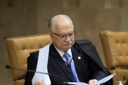 O ministro Edson Fachin, do Supremo Tribunal Federal (STF), suspendeu uma decisão do Tribunal de Justiça do Estado do Pará (TJPA) que fixava o valor de R$ 233 milhões em honorários a um escritório de advocacia por atuação em nome de comunidades indígenas da etnia Xikrin em conflito envolvendo a Vale — Foto: Rosinei Coutinho/SCO/STF