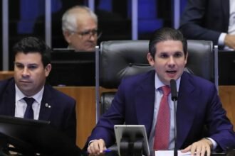 Hugo Motta preside sua primeira sessão na Câmara dis Deputados, nesta terça-feira (4)  — Foto: Lula Marques/Agência Brasil